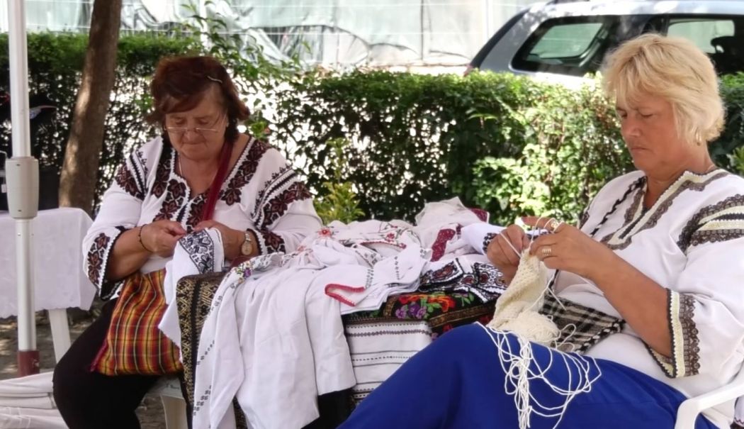 Ziua Universală a Iei, bluza tradițională cusută cu dor, răbdare și identitate - 1-1750771314.jpg