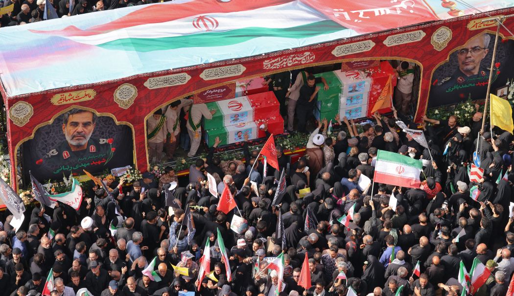 Funeralii naţionale la Teheran pentru comandanţii militari ucişi de bombardamentele israeliene - 1-1751185369.jpg