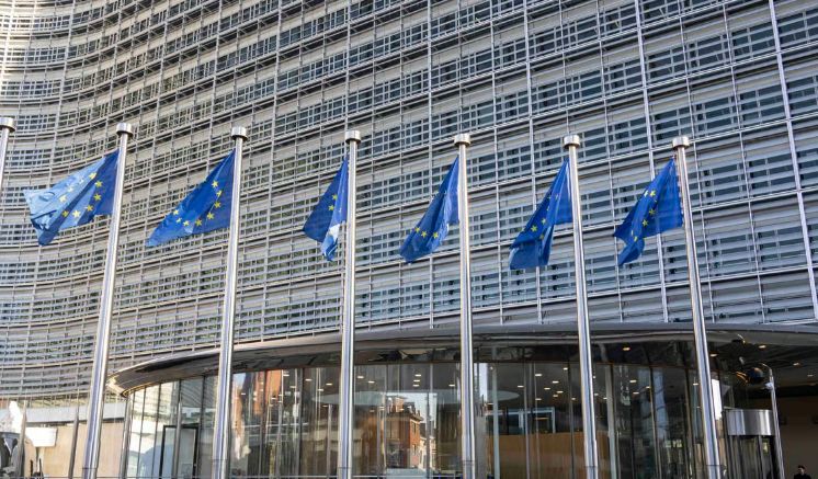 UE suspendă represaliile elaborate pentru eventualitatea eşecului negocierilor comerciale cu SUA - 1-1754379668.jpg