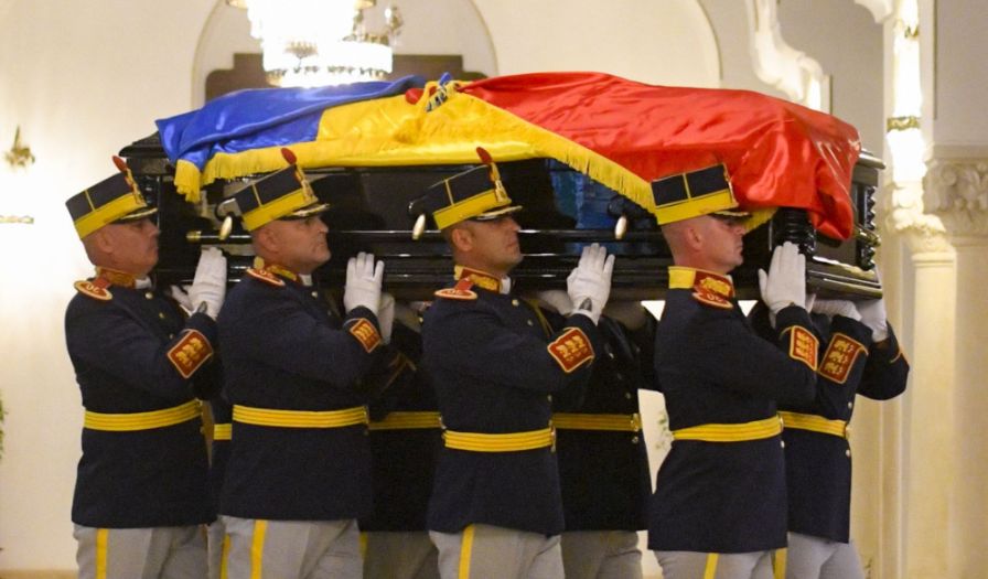 Funeralii Ion Iliescu / Sicriul fostului preşedinte, dus la mormânt pe un afet de tun - 1-1754555809.jpg