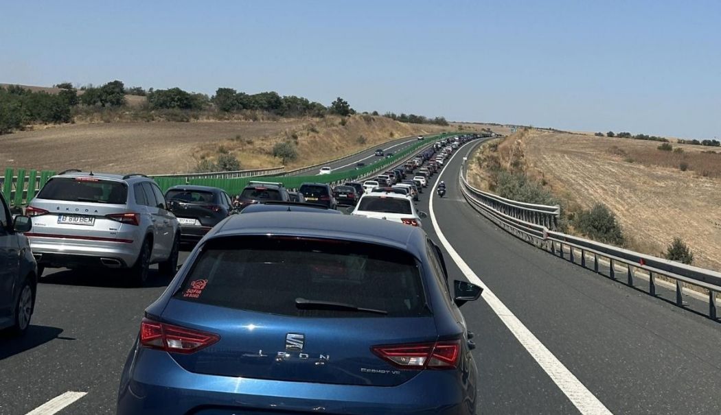 Aglomerație pe șosele la final de minivacanță! S-au format cozi kilomentrice pe A2