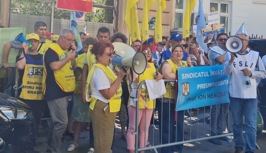 Sindicatele din Educaţie: „Norma didactică nu a scăzut în ultimii ani”. Protestele continuă până pe 8 septembrie