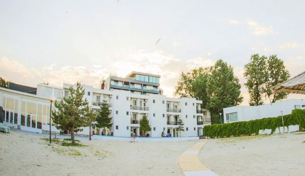 Hotelul Jijo's din staţiunea Mamaia, scos la vânzare pentru 3,35 milioane de euro - 1-1756720897.jpg