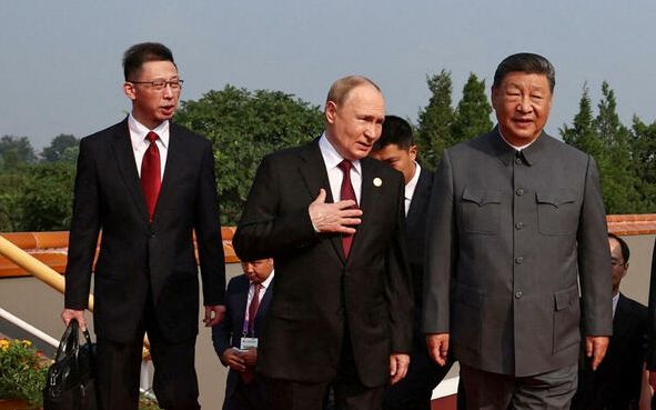 Putin şi Xi, surprinşi de un microfon rămas deschis în timp ce discutau despre transplanturi de organe şi viaţa la 150 de ani - 1-1756972143.jpg