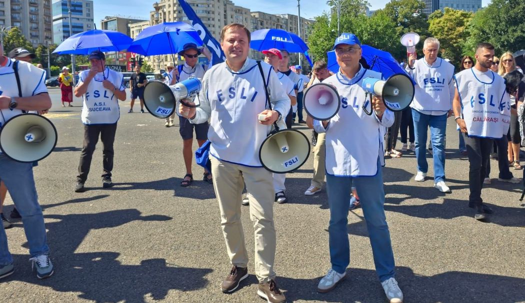 Câteva mii de cadre didactice protestează în Piaţa Victoriei împotriva modificărilor aduse sistemului de Educaţie - 1-1757322709.jpg