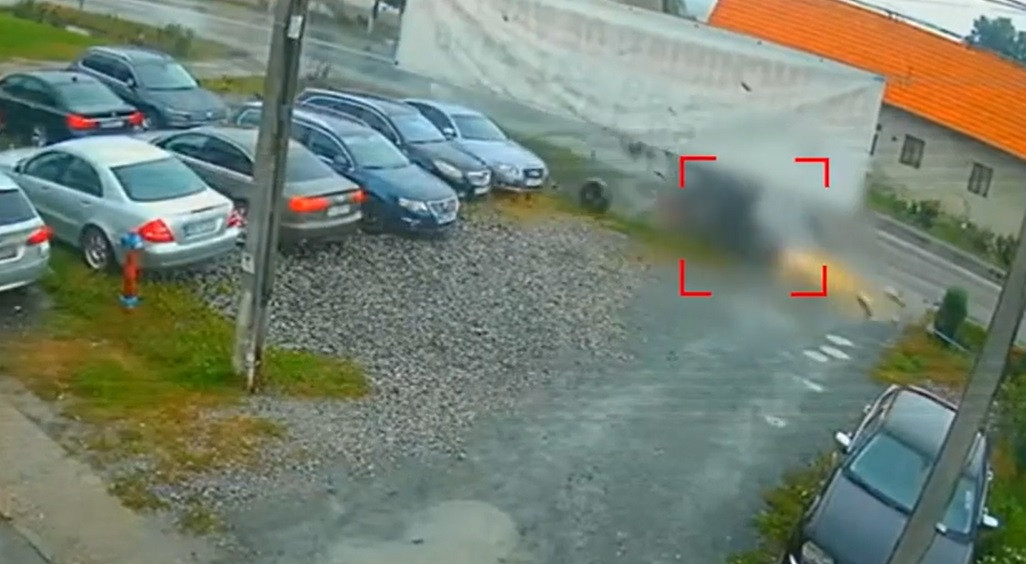 Şi-a băgat prietenii în spital, după ce s-a urcat beată la volan. Șoferița a intrat într-un cap de pod