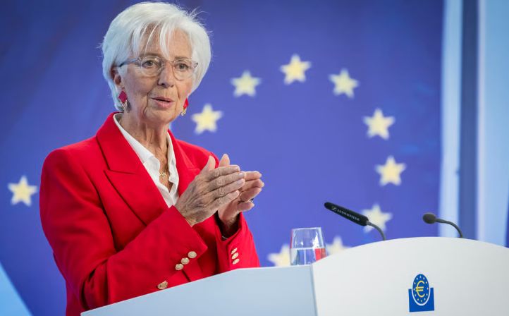 Christine Lagarde: „Toate instituţiile europene privesc situaţia din Franţa” - 1-1759907808.jpg