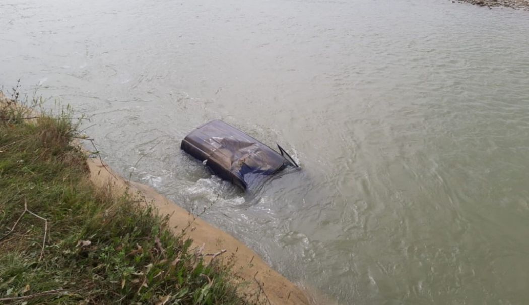 Autoturismul unui bărbat, dispărut în Dunăre după ce acesta a uitat să tragă frâna - 1-1760858219.jpg