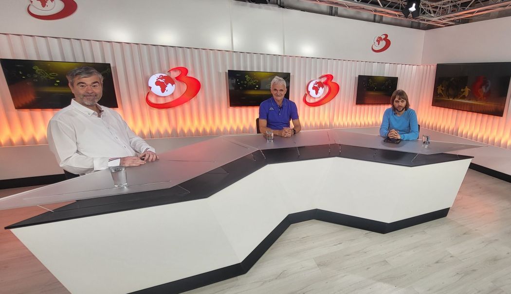 Nu rataţi emisiunea „Dincolo de scor”, diseară, la Antena 3 Constanţa. Înot online, prin parcuri sau pe uscat, cu profesorul Octavian Tileagă