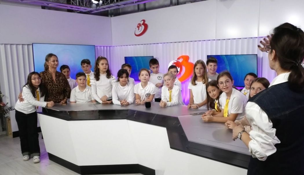 Jurnalismul, lecție deschisă pentru elevi. Școala verde ajunge în redacție - 1-1761232456.jpg