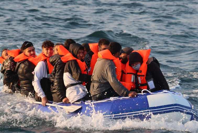 Sosirile de migranți în Marea Britanie, în creștere în pofida unui acord cu Franța - 1-1761290724.png