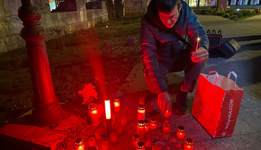 Constănțenii s-au adunat pentru a aprinde o lumânare în memoria victimelor de la Colectiv