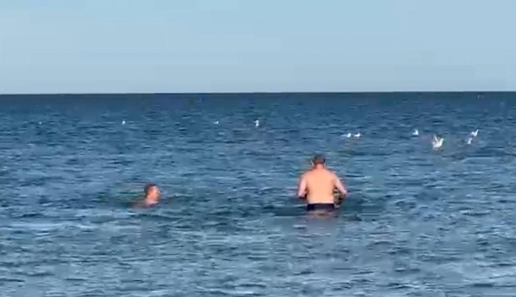 Temperaturi de vară, în plină toamnă. Curajoșii au făcut baie în mare