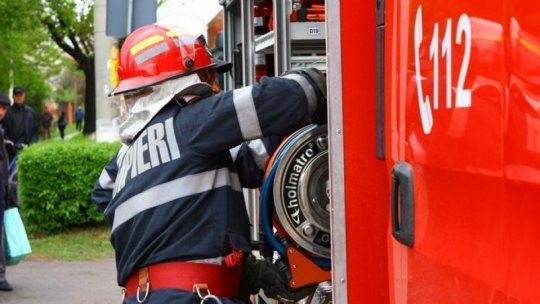 Incendiu într-un apartament din Hârșova. Un bătrân de 89 de ani a ajuns la spital - 1-1761997378.jpg