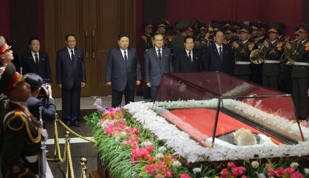 Doliu în Coreea de Nord. A murit fostul șef onorific al statului Kim Yong Nam - 1-1762244791.jpg