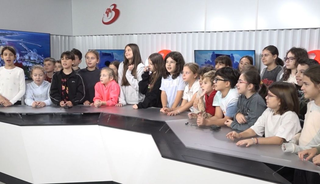 Elevii, în lumina reflectoarelor! Au descoperit tainele televiziunii - 1-1762442985.jpg