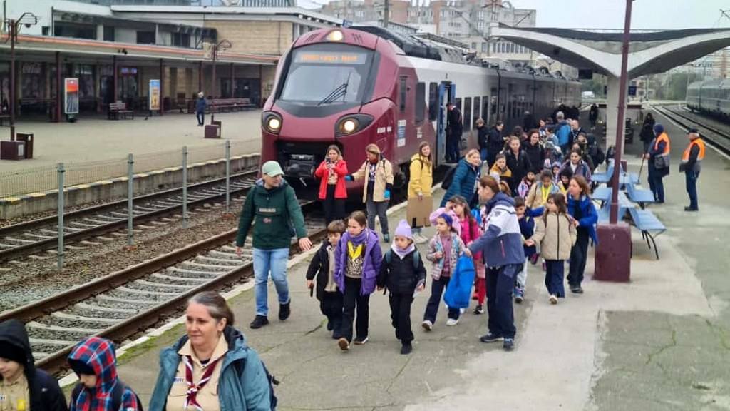 CFR: Cercetașii constănțeni, lecție de istorie feroviară în Gara Constanța - 1-1763378731.jpg