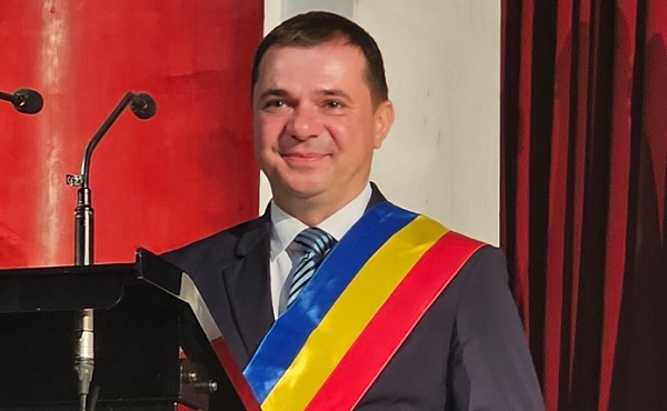 Primar vizat de o fraudă online cu e-mailuri false. Ce mesaje primeau cetăţenii în numele edilului - 1-1763660322.jpg