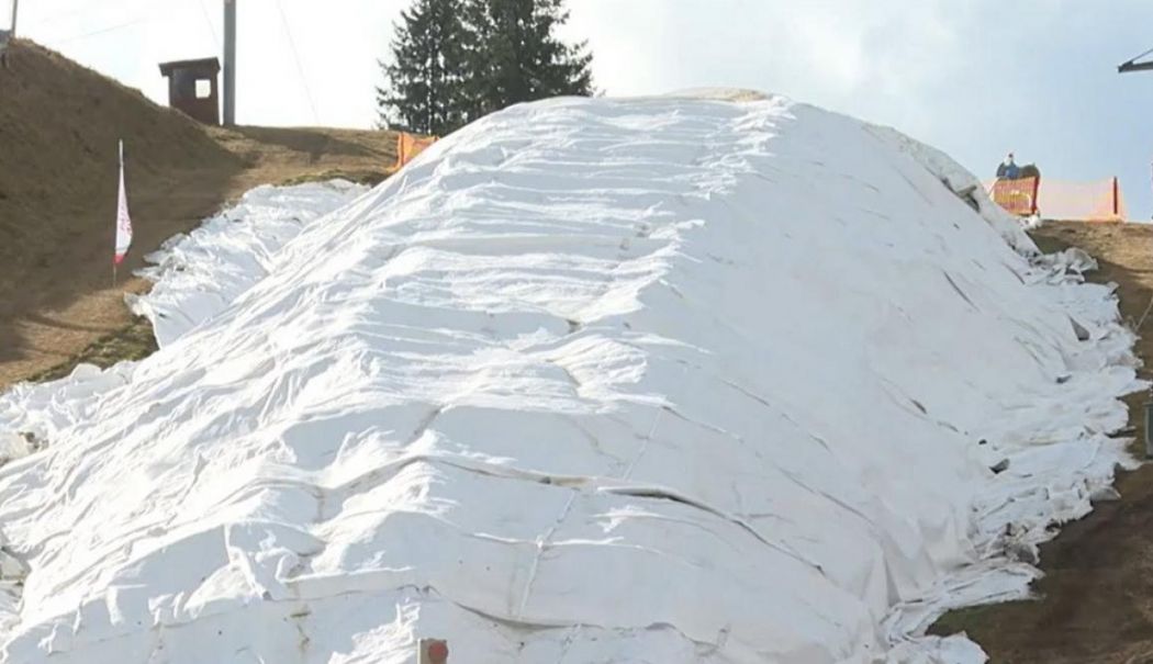 Premieră în România. La Păltiniş, sezonul de schi se va deschide cu zăpada păstrată de primăvara trecută - 1-1763883992.jpg