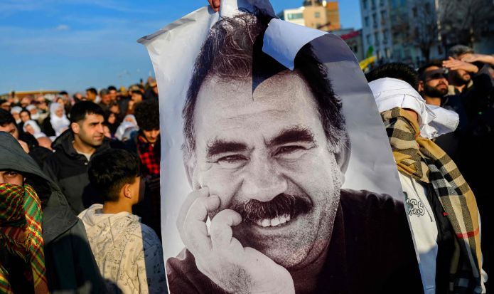 Deputați turci l-au vizitat la închisoare pe liderul istoric al PKK, Abdullah Ocalan - 1-1764060414.jpg