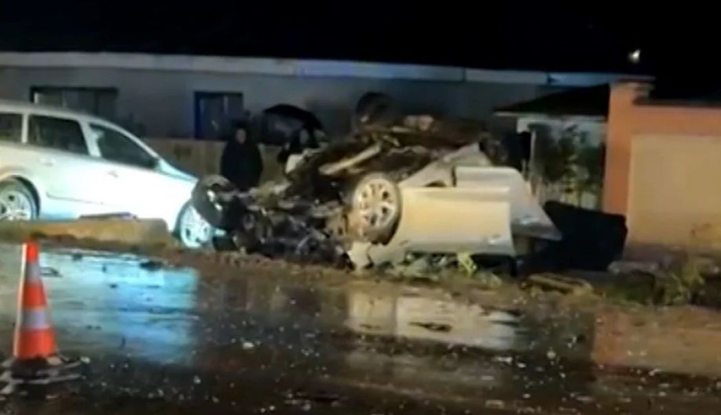 Șofer beat și drogat, implicat într-un accident violent. Trei persoane au ajuns la spital