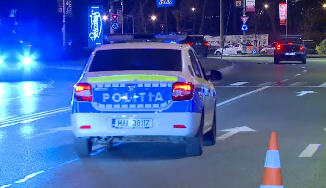 Captură uriașă. Polițiștii au descoperit 17.440 de pachete de țigări într-un Porsche cu numere false - 1-1764605802.jpg