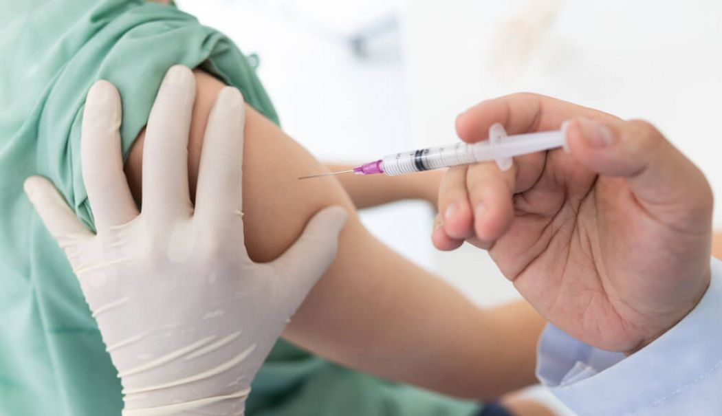 Farmaciștii contestă ideea vaccinării exclusiv în cabinetele medicale. „Ar reprezenta un pas înapoi”