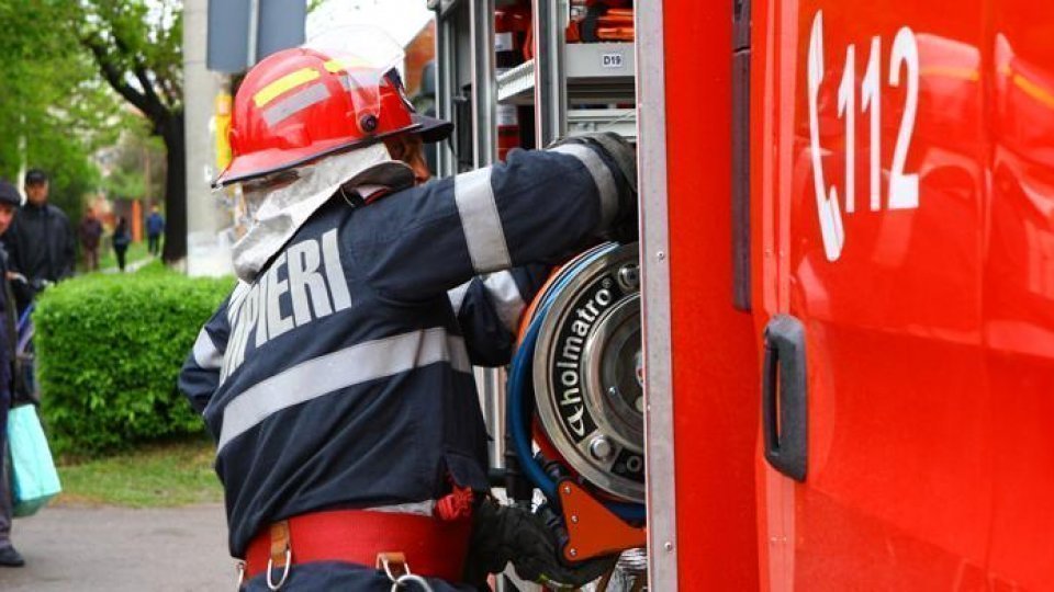Incendiu la o locuință din Constanța. Mai multe echipaje de intervenție au fost mobilizate - 1-1765707375.webp