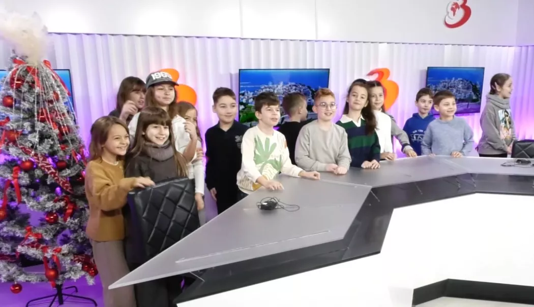 Elevii de la Școala Gimnazială Nr. 38 au descoperit lumea știrilor la Cuget Liber Antena 3 Constanța - 1-1765989401.webp