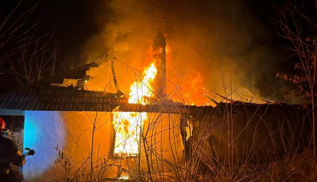 Incendiu într-o locuință izolată. O femeie a murit, un bărbat a suferit arsuri grave - 1-1766313160.webp