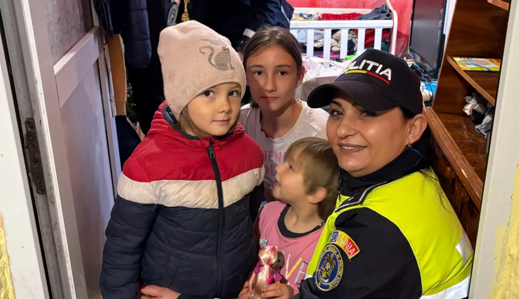 Polițiștii constănțeni au făcut daruri unor familii nevoiașe din localitatea Lipnița