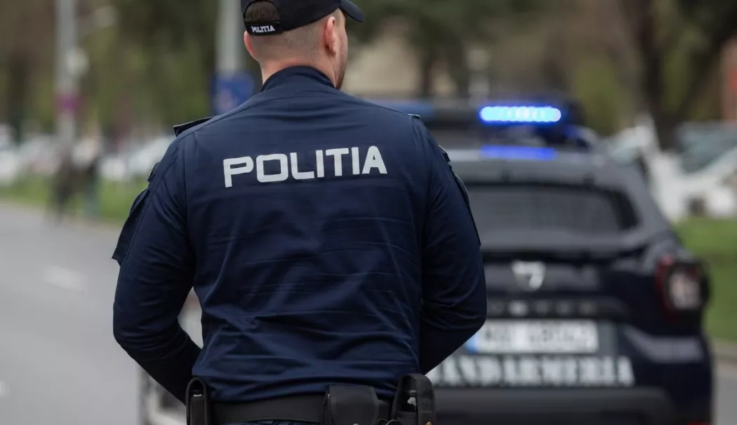 Tânăr care amenința trecătorii pe stradă cu un cuțit, urmărit patru kilometri de polițiști - 1-1766581898.webp