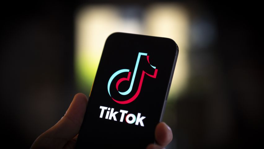 Un bărbat a fost ucis pe trecerea de pietoni de o şoferiţă care făcea live pe TikTok