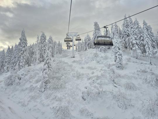 Vești bune pentru turiști. S-a deschis sezonul de schi în Poiana Braşov