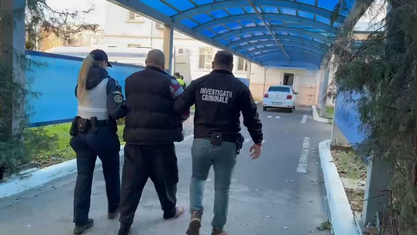 Scandal într-o curte din Constanța. Trei bărbați, reținuți de polițiști