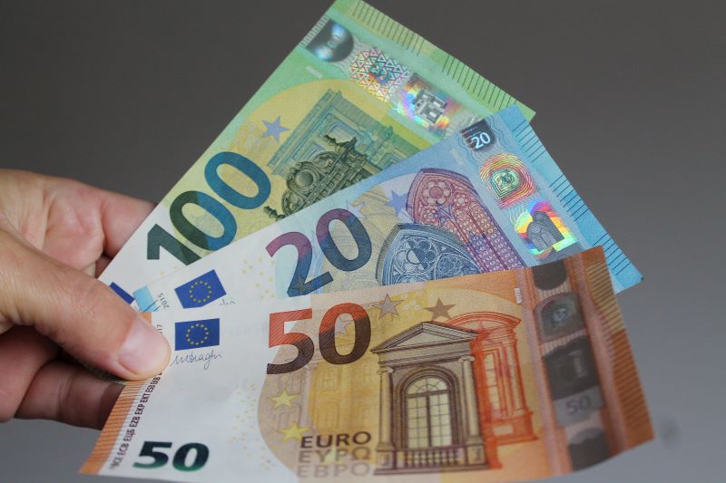 Scandal în Bulgaria. Băncile percep ilegal comisioane pentru a schimba leva în euro - 1-1767709885.webp