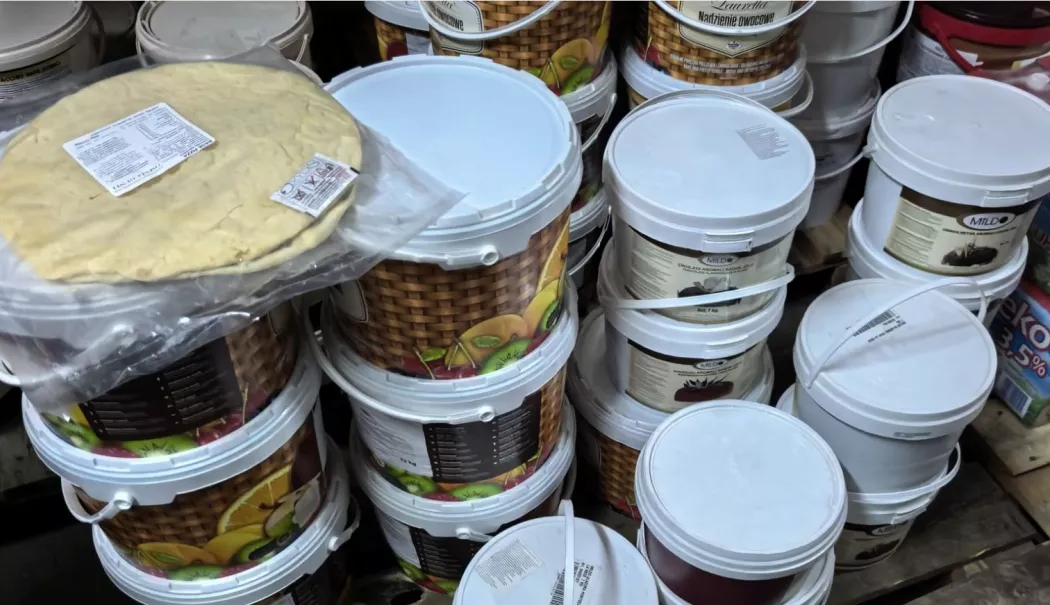Depozit pericol public, la Constanța. Două tone de alimente expirate