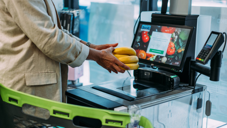 Reţinut pentru furt și înșelăciune la case self-pay. Bărbatul scana produse ieftine, dar lua altele scumpe - 1-1768135977.webp