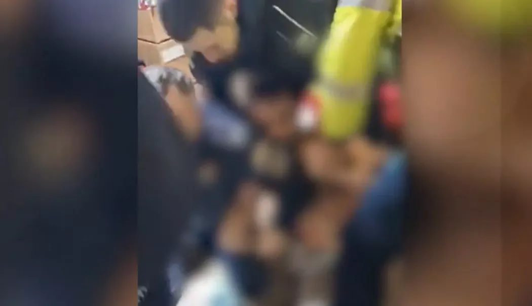 Scandal provocat de un bărbat beat într-un local. Agenţii, muşcaţi de individ - 1-1768141418.webp