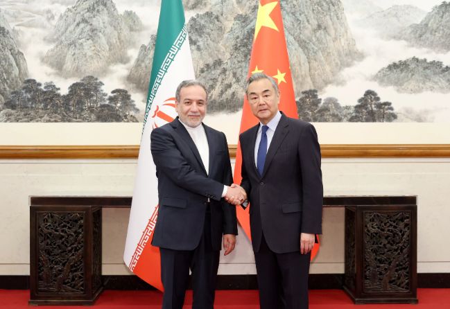 China îi transmite Iranului că se opune folosirii forței în relațiile internaționale - 1-1768552840.webp