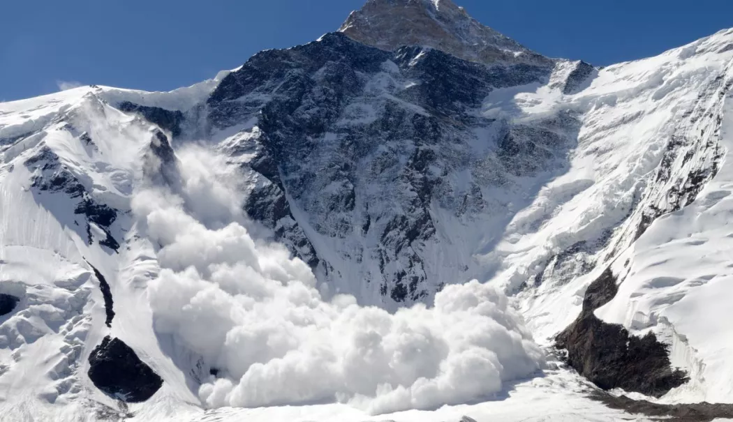 Doi turiști au murit surprinși de o avalanșă în timp ce schiau în afara pistei