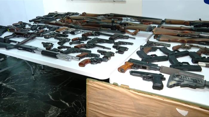 Contrabandă cu arme letale: 11 percheziții și trei persoane aduse la audieri - 1-1770651044.webp