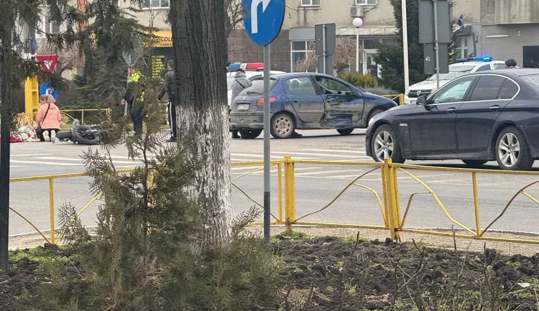 Motociclist de 16 ani, rănit grav după impactul cu un autoturism, la Murfatlar