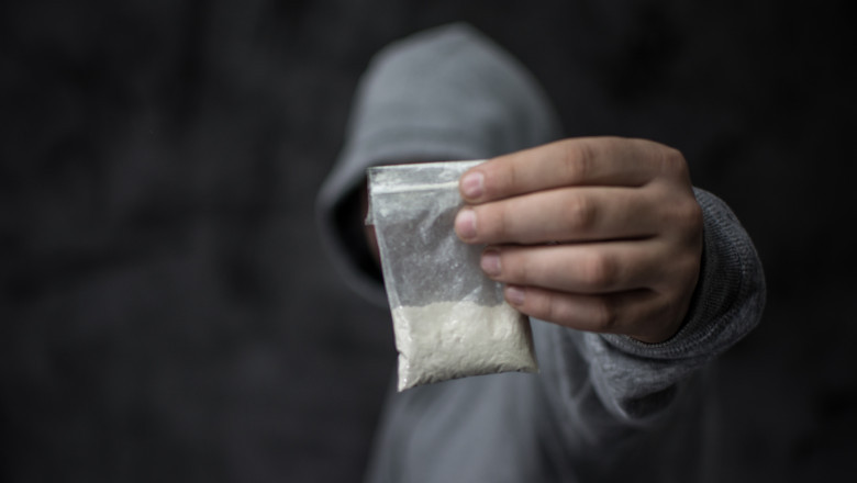 Tânăr arestat pentru trafic de droguri prin metoda „dead drop”. Peste 3 kilograme de canabis confiscate - 1-1771152712.webp