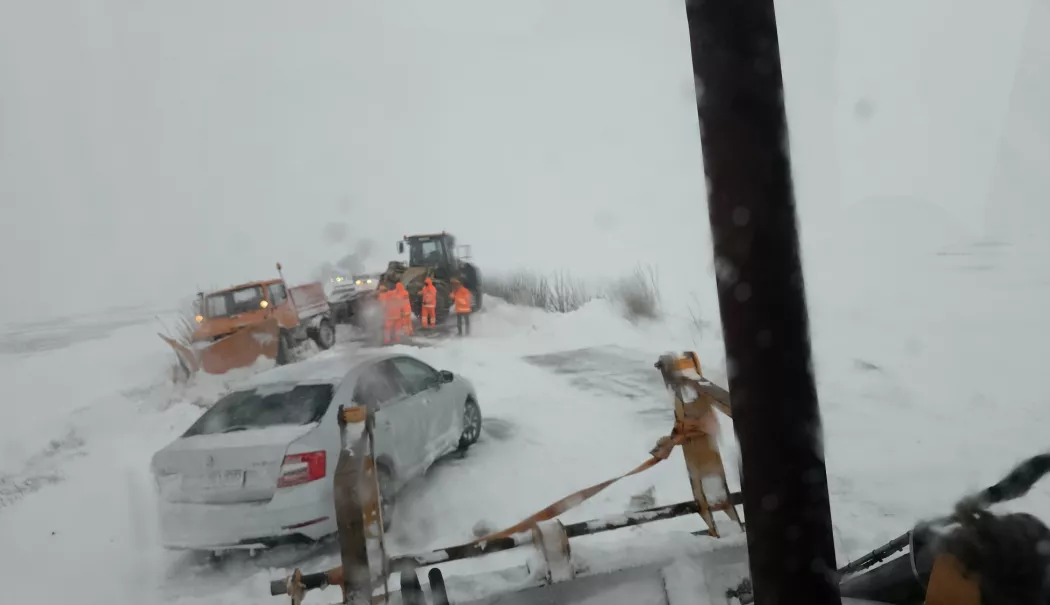 Blocaj între Saraiu și Stejaru. Zeci de mașini afectate, intervenție a autorităților - 1-1771429972.webp