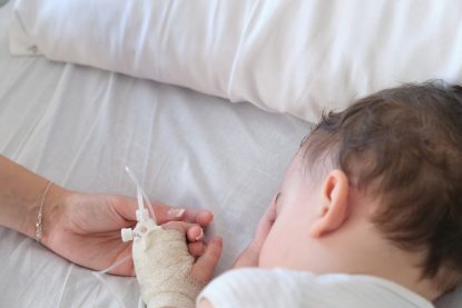 Un copil de doi ani a murit în urma unui transplant cu o inimă deteriorată în timpul transportului - 1-1771771979.webp
