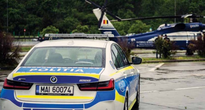 Urmărire ca în filme: bărbat căutat pentru trafic de droguri, prins după ce a intrat cu mașina în gard - 1-1772378526.webp