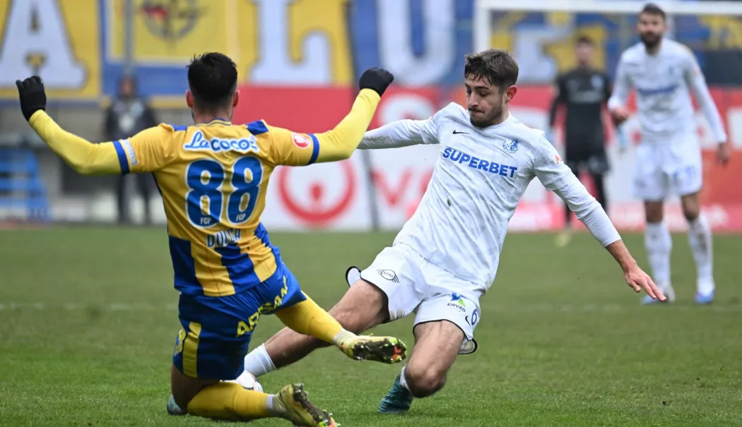 Fotbal: FC Farul a pășit cu dreptul în play-out. Tănasă și Ișfan au marcat golurile în victoria cu Petrolul - 1-1773586424.webp