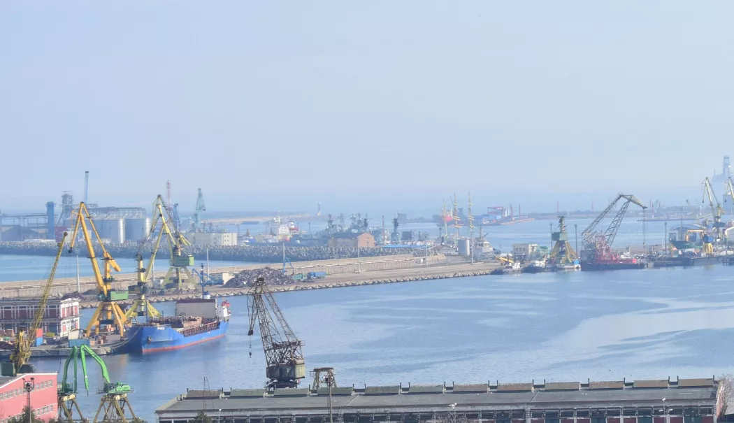 Incident naval în Portul Constanța. Macaraua plutitoare GEMINI 4, lovită de SMS CARRERA - 1-1773646810.webp