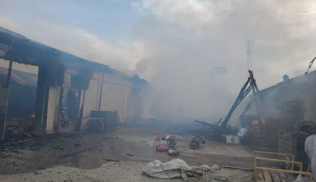 Incendiu puternic la o fabrică de cherestea. Intervenție de amploare și mesaj RO-Alert - 1-1774165230.webp